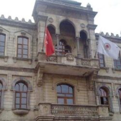 Eski belediye başkanından bayraklara 20 milyon TL