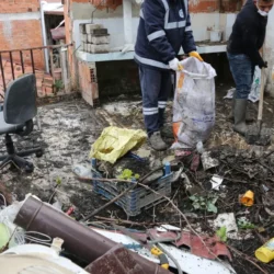 İzmir’de Efes Selçuk’ta çöp ev temizliği