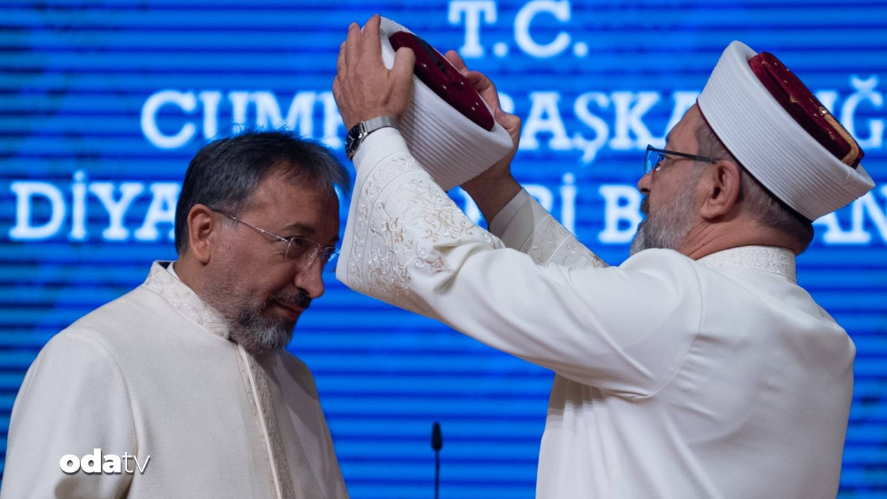 diyanet islerinde gorev teslimi erbas cubbe giydirdi 33p8ir75