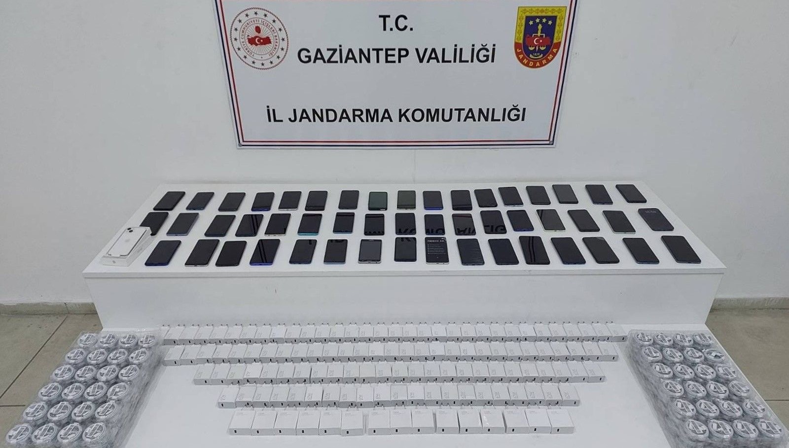 gaziantepte13 milyon tl degerinde kacak telefon ele gecirildi gG12aF5d