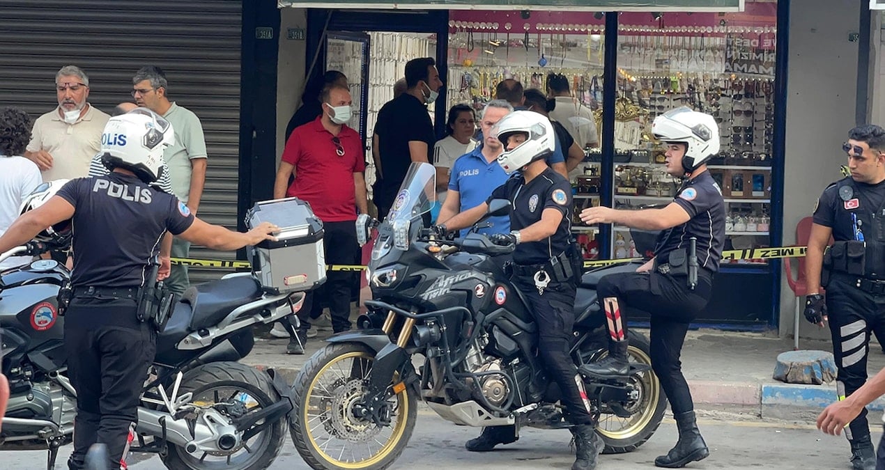 gelen kokular ekipleri harekete gecirdi is yerinde kadin ve erkek cesedi bulundu pL9azkkC