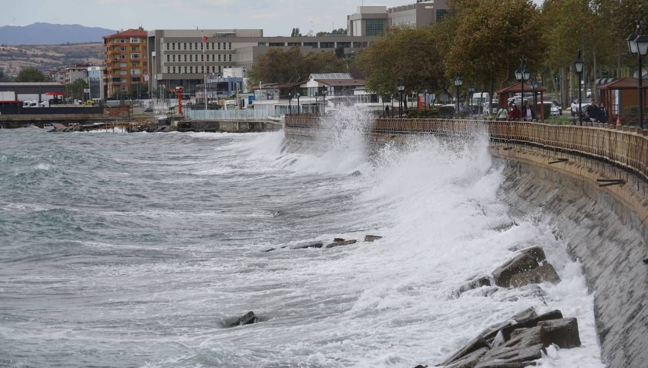 tekirdagda poyraz deniz ulasimini vurdu EkrCTEF8