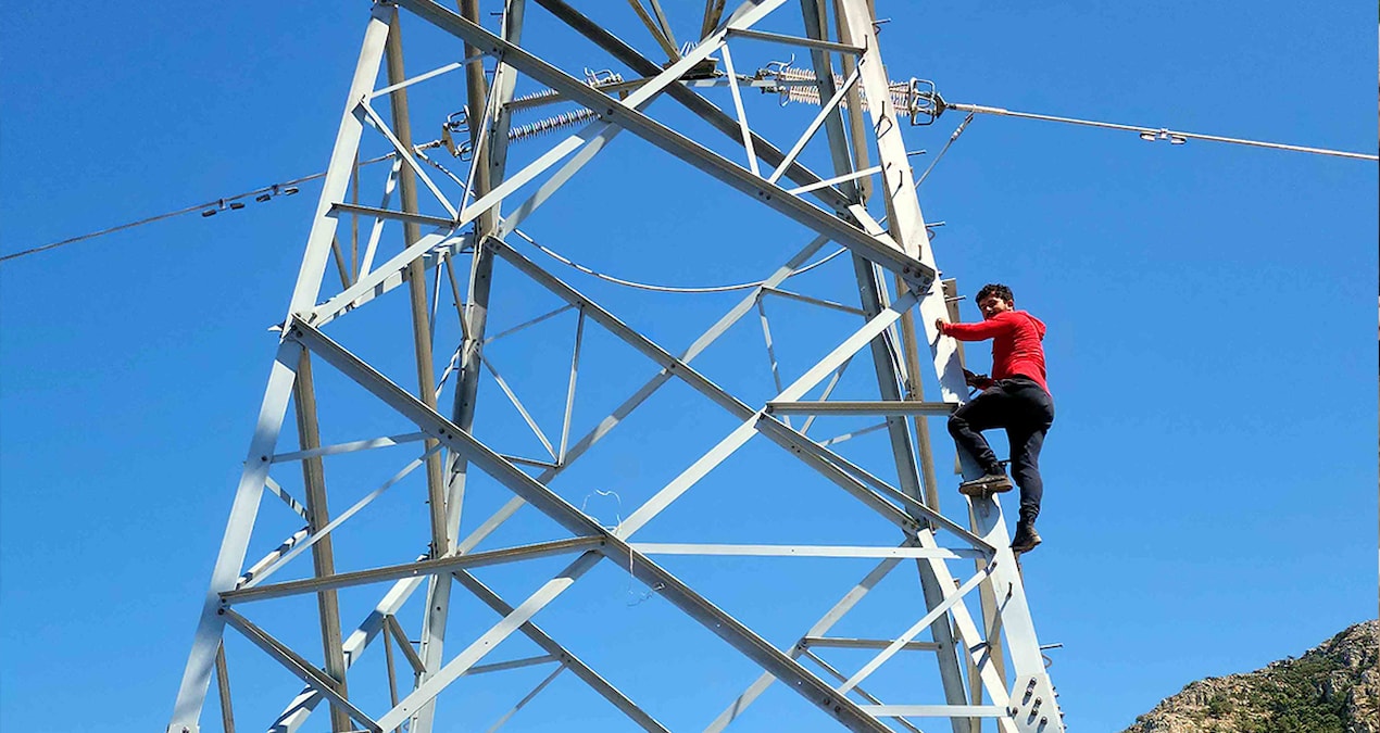 yuksek gerilim hattinda tehlikeli eylem I5taBz4i