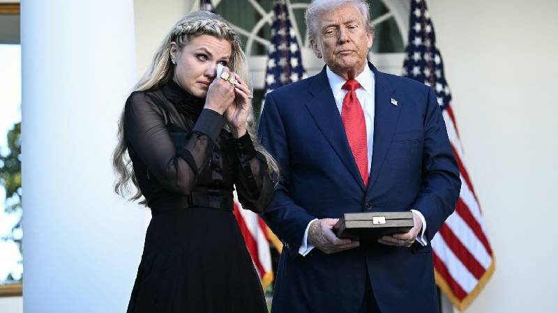 abd baskani trumptan oldurulen aktivist charlie kirke giyabi ozgurluk madalyasi qN2VVWBw.jpg