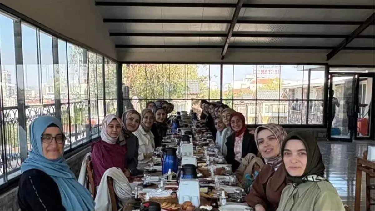 afyonkarahisarda genc kiz ogrencilere yonelik kahvalti programi duzenlendi 3M2vrdYt.jpg