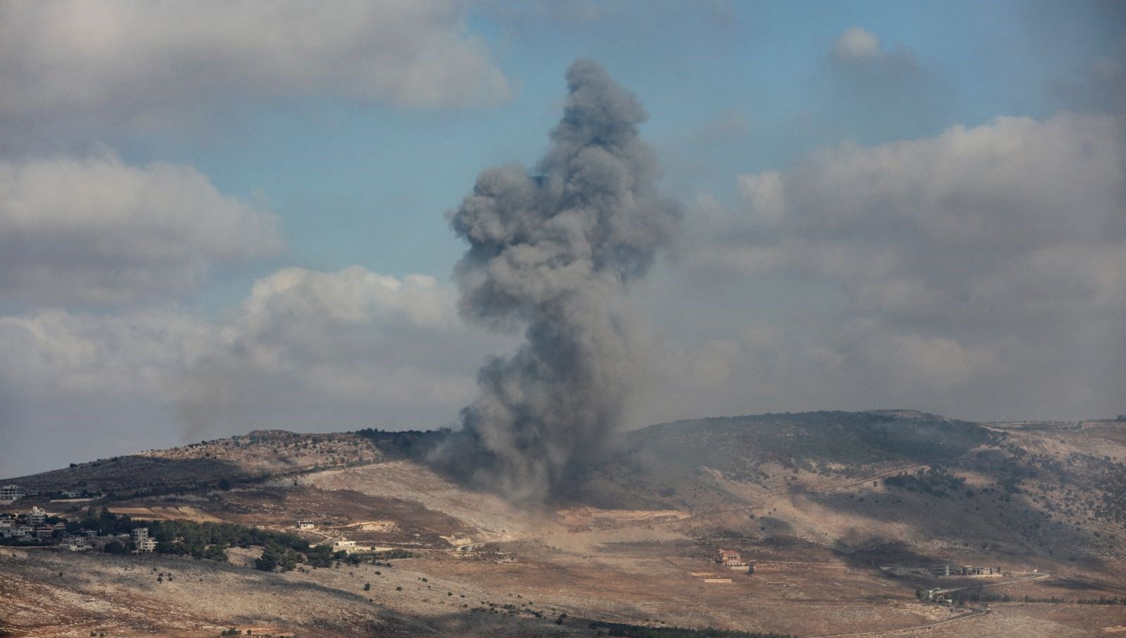 israilden lubnana hava saldirisi epfuxbRK