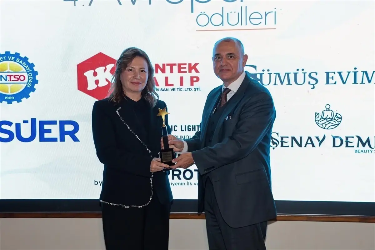 prof dr aydina yilin odulu jRBFhMbj.jpg