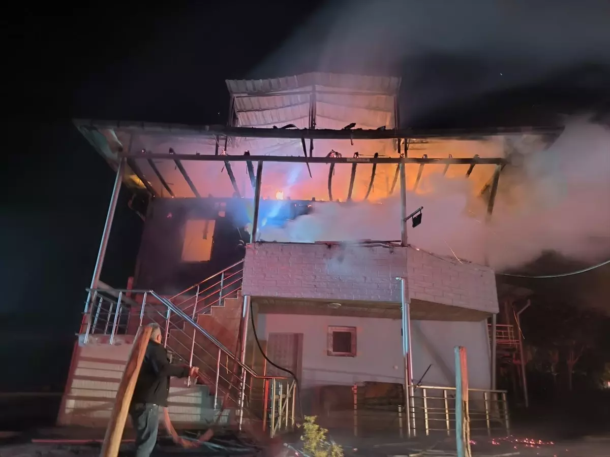 samsunda ev yangini kontrol altina alindi VTIHA84a.jpg