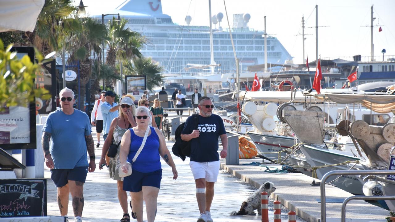 bodruma iki kruvaziyerle 1853 yolcu geldi YVfQUlzH.jpg