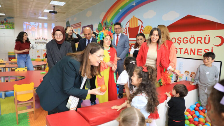 vali-nurtac-arslan-adem-cocuklariyla-23-nisanda-bulustu-WJFBkgV9
