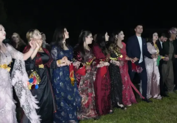 kadinlar-asiretin-yasagini-dinlemedi-halay-basina-gecti-sw5dXiGV