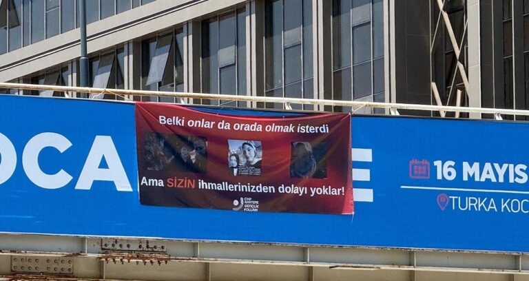 olen-genclerin-fotograflariyla-erdoganin-etkinligine-protesto-Utx44bn7
