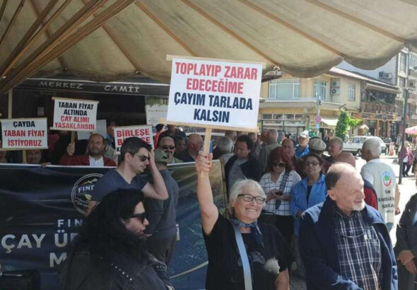 rize-findiklida-cay-ureticilerinden-35-tllik-fiyat-kararina-sert-tepki-bjSMVvJu